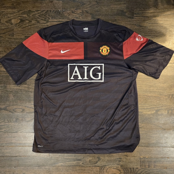 Nike Manchester United Black and Red Men's Shirt - Picture 1 of 9